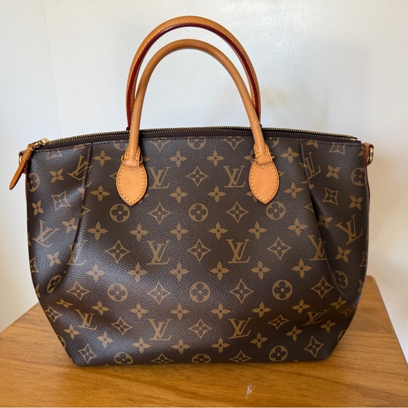 Louis Vuitton Monogram Turenne MM - Picture 2 of 15